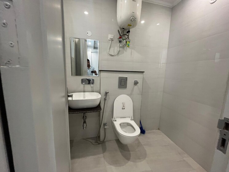 Attached Bathroom, vasant kunj enclave 3 Bedroom 110 Sq.Yd. Builder Floor In Vasant Kunj Enclave Delhi 9000904
