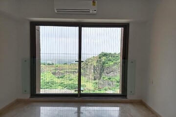 Room in 2 BHK Apartment at Kanakia Silicon Valley, Powai – for Rent