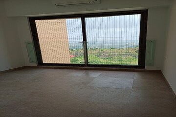 Room in 2 BHK Apartment at Kanakia Silicon Valley, Powai – for Rent