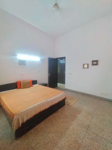 Bedroom in 3 BHK Apartment at Defence Colony – for Rent