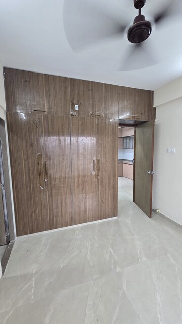 Room in 2 BHK Apartment at Vasundhara Paradise, Malad East – for Rent