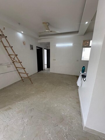 Room in 3 BHK Apartment at H R Buildcon Elite Homz, Sector 77 – for Rent