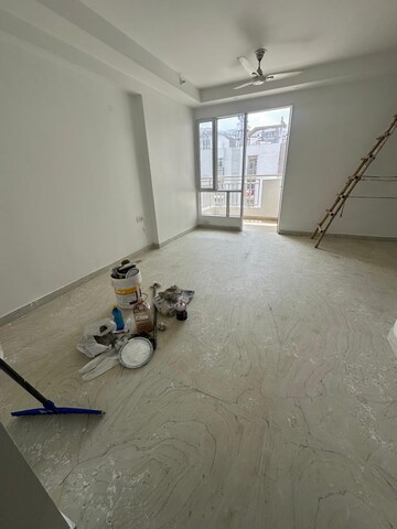 Room in 3 BHK Apartment at H R Buildcon Elite Homz, Sector 77 – for Rent