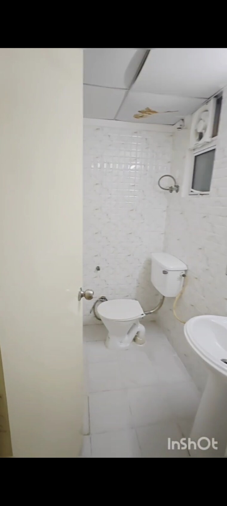 Bathroom, gaur-city-2-11th-avenue 3 Bedroom 1420 Sq.Ft. Apartment In Sector 16c Greater Noida Greater Noida 9000934