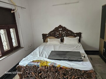 Bedroom in 2 BHK Builder Floor at Sector 45 – for Rent