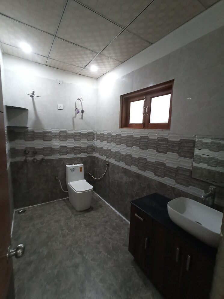 undefined, sector 116 3.5 Bedroom 2500 Sq.Ft. Independent House In Sector 116 Noida 9000966