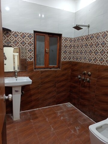 Furnished Amenities in 3.5 BHK Independent House at Sector 116 – for Rent