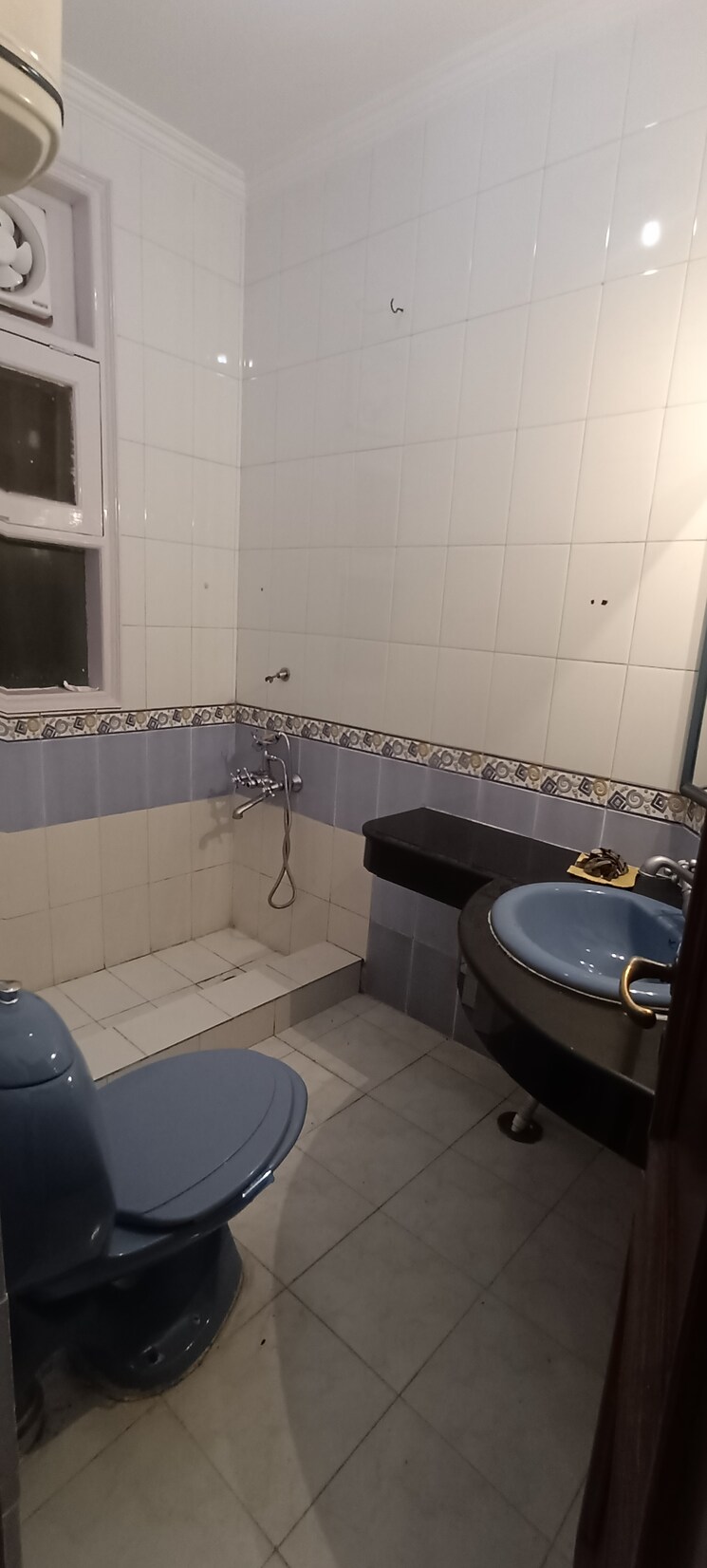 Bathroom, kalkaji 1.5 Bedroom 650 Sq.Ft. Builder Floor In Kalkaji Delhi 9001005