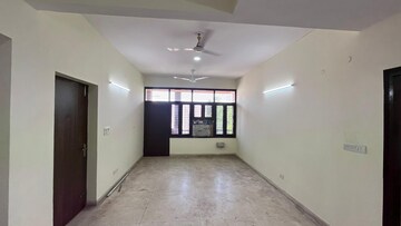 Room in 3 BHK Apartment at Sector 15 ii – for Rent