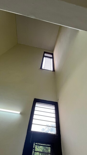 Room in 3 BHK Apartment at Sector 15 ii – for Rent