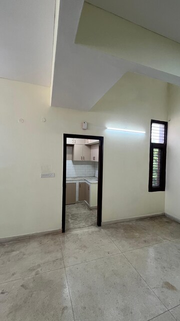 Room in 3 BHK Apartment at Sector 15 ii – for Rent