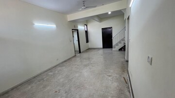 Room in 3 BHK Apartment at Sector 15 ii – for Rent