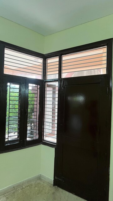 Room in 3 BHK Apartment at Sector 15 ii – for Rent