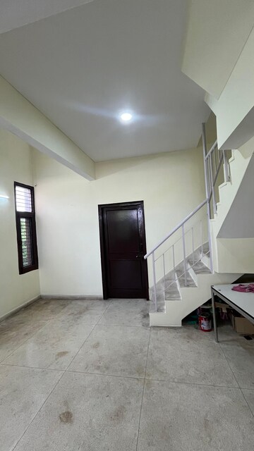 Room in 3 BHK Apartment at Sector 15 ii – for Rent