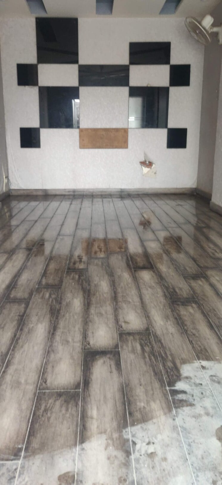 Room, gaur-city-2 Commercial Office Space 341 Sq.Ft. In Gaur City 2 Greater Noida 9001029