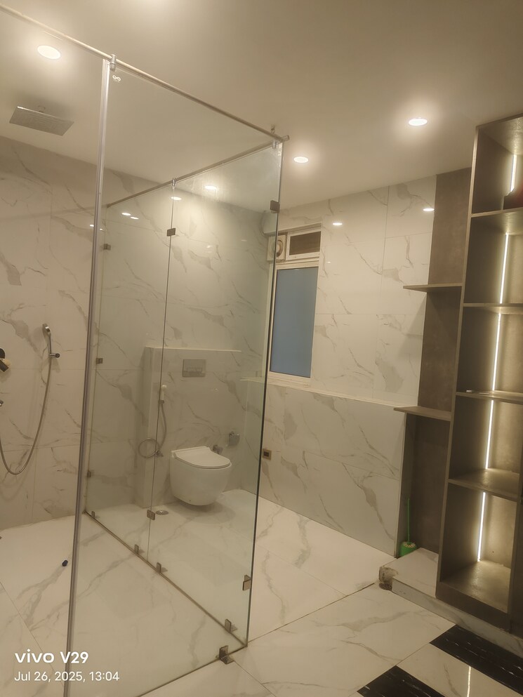 Bathroom, dlf-the-camellias 4 Bedroom 7400 Sq.Ft. Apartment In Sector 42 Gurgaon 9001054