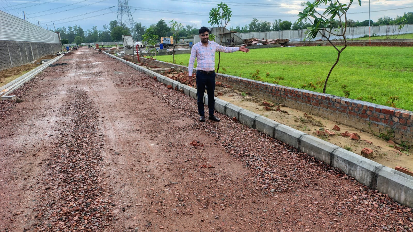 Plot For Sale in Yashvi Golden Gate Residency