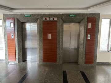 Lift in 4 BHK Apartment at Parsvnath Exotica, Sector 53 – for Sale