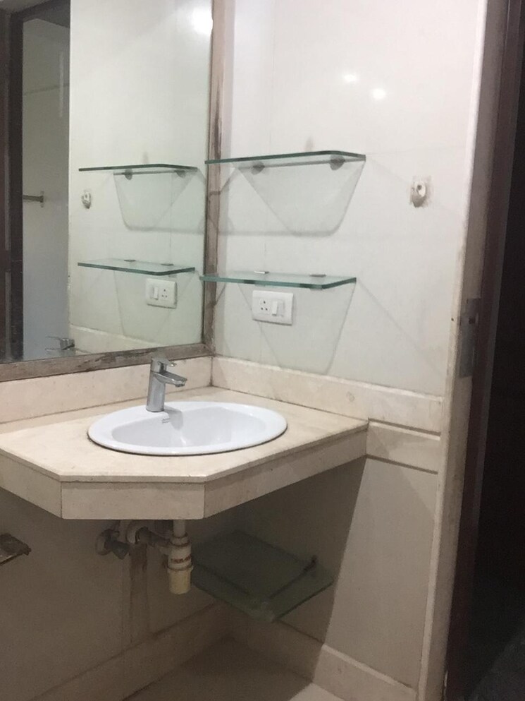 Bathroom, hiranandani-estate-fiona 2 Bedroom 1000 Sq.Ft. Apartment In Ghodbunder Road Thane 9001117