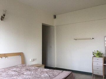 Room in 2 BHK Apartment at Hiranandani Estate Fiona, Ghodbunder Road – for Rent