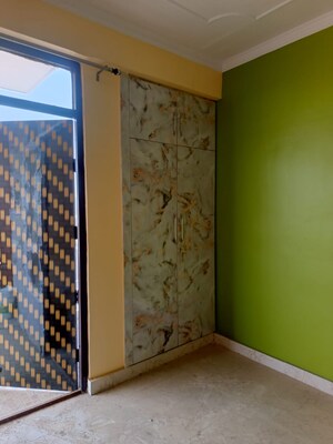 Room in 3 BHK Apartment at Vashisht Heights, Sector 87 – for Sale