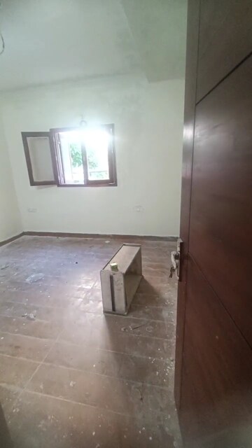 Master Bedroom in 3 BHK Builder Floor at Sheikh Sarai – for Rent