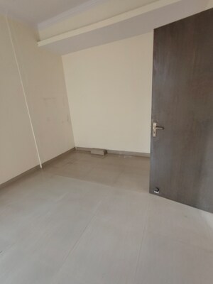 Room in 3 BHK Apartment at Vaishali Sector 4 – for Sale