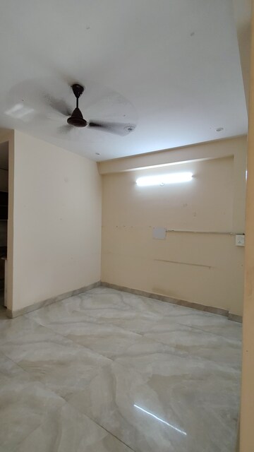 Room in 2 BHK Builder Floor at Dwarka Mor – for Rent