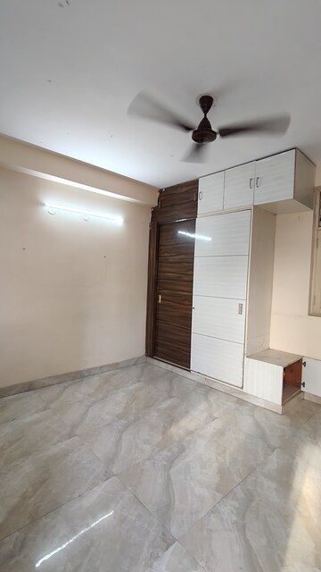 Room in 2 BHK Builder Floor at Dwarka Mor – for Rent