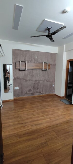 Room in 3 BHK Apartment at Panchsheel Greens II, Sector 16 Greater Noida – for Sale