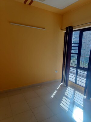 Room in 2 BHK Apartment at OP Floridaa, Sector 82 – for Sale