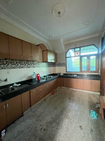 Kitchen in 2 BHK Builder Floor at Sector 43 – for Rent