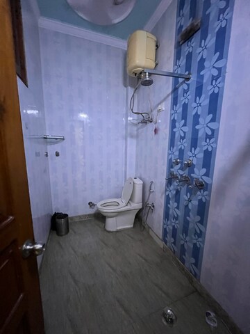 Bathroom in 2 BHK Builder Floor at Sector 43 – for Rent