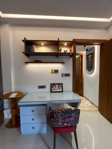 Furnished Amenities in 2 BHK Apartment at Viman Nagar – for Rent