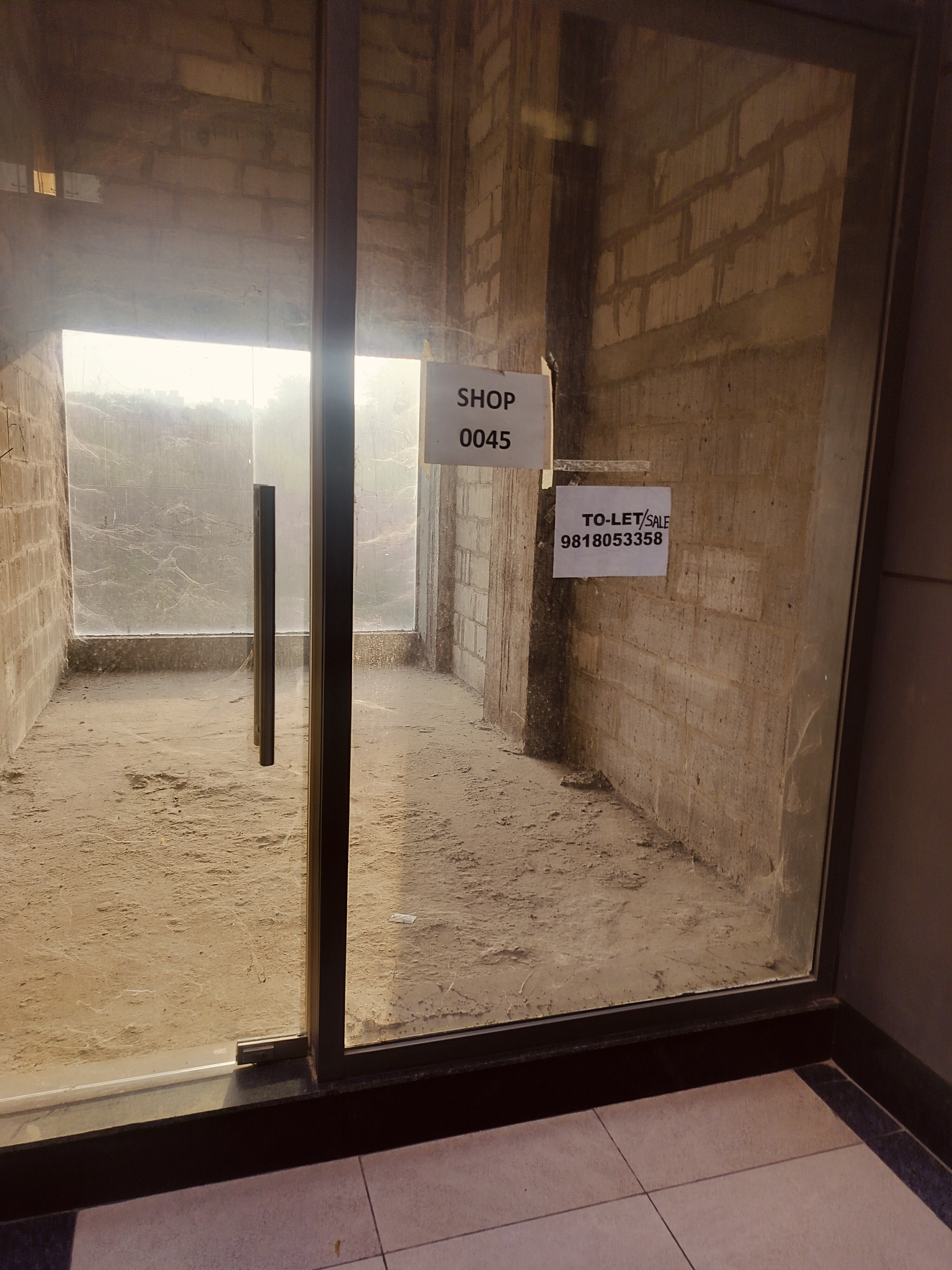 3.5 BHK + Pooja Room,Servant Room,Study Room,Extra Room Builder Floor For Rent in Smart World Gems