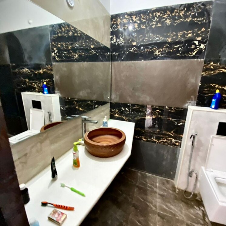 Attached Bathroom, gomti nagar 3 Bedroom 2500 Sq.Ft. Apartment In Gomti Nagar Lucknow 9001328