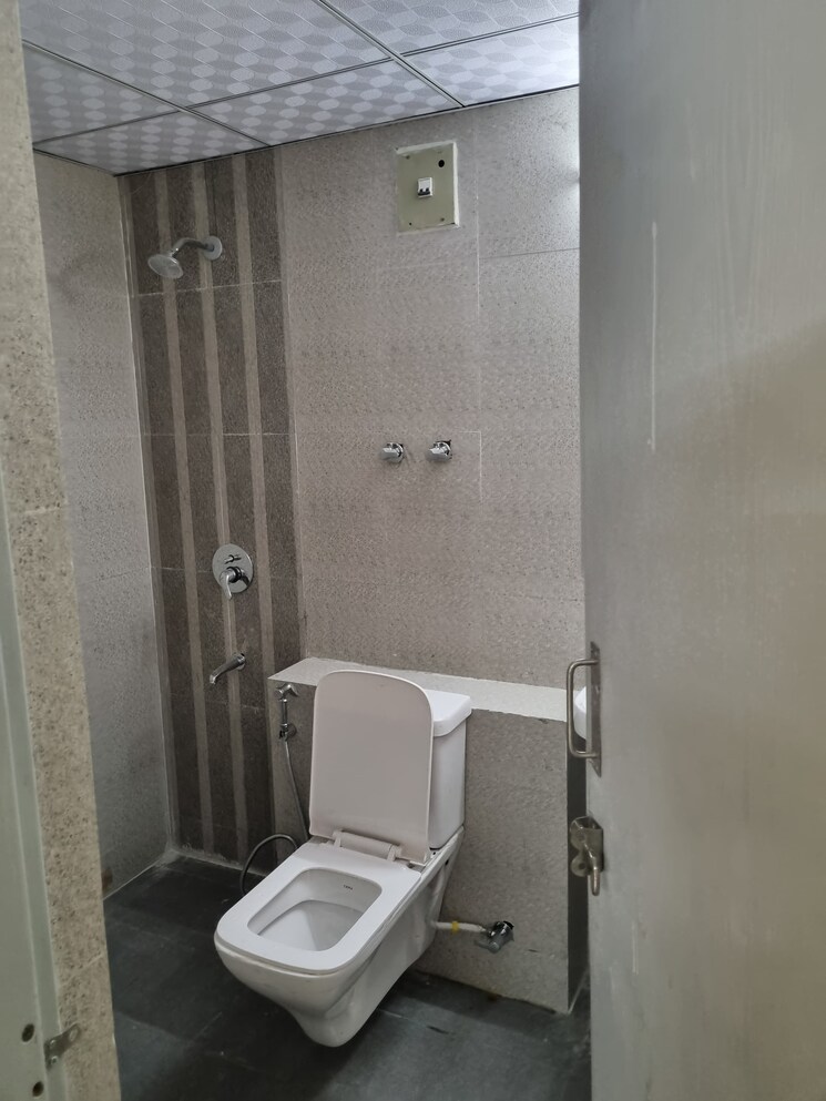 Bathroom, sector 19b dwarka 3 Bedroom 1850 Sq.Ft. Apartment In Sector 19b Dwarka Delhi 9001342