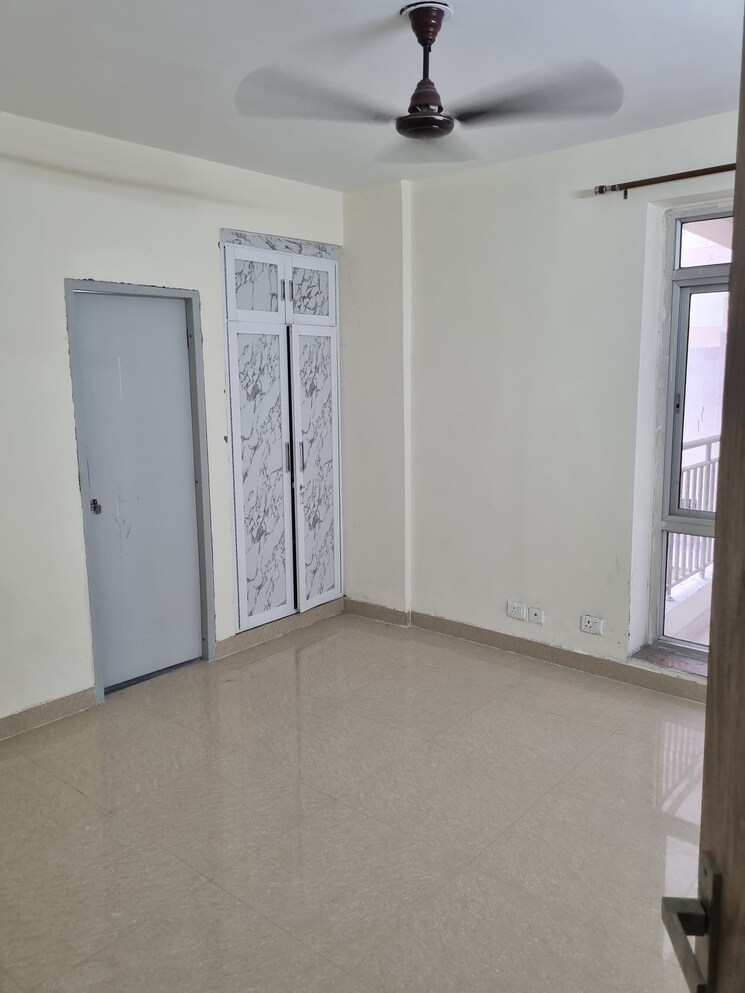 Room, sector 19b dwarka 3 Bedroom 1850 Sq.Ft. Apartment In Sector 19b Dwarka Delhi 9001342