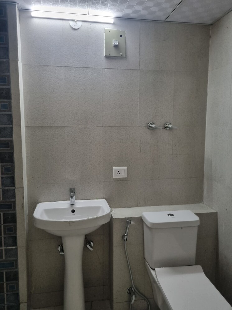 Bathroom, sector 19b dwarka 3 Bedroom 1850 Sq.Ft. Apartment In Sector 19b Dwarka Delhi 9001342