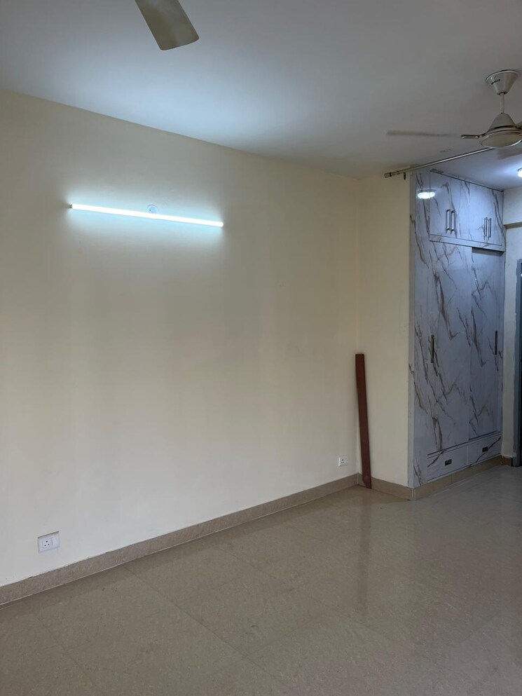 Room, sector 19b dwarka 3 Bedroom 1850 Sq.Ft. Apartment In Sector 19b Dwarka Delhi 9001342