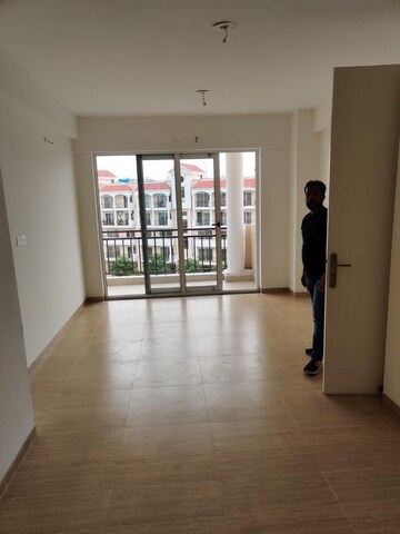 Room in 3 BHK Apartment at Sushma Valencia, Nagla Road – for Sale