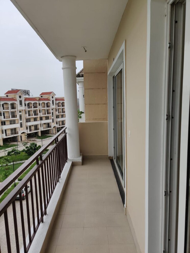 Balcony, sushma-valencia 3 Bedroom 1800 Sq.Ft. Apartment In Nagla Road Zirakpur 9001427