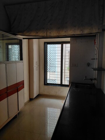 Room in 2 BHK Apartment at Laxmi Palace Vile Parle, Vile Parle East – for Rent