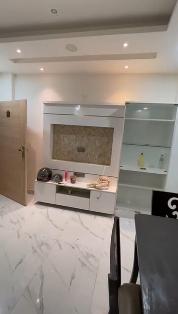 Team Area in 2 BHK Builder Floor at Mehrauli – for Rent