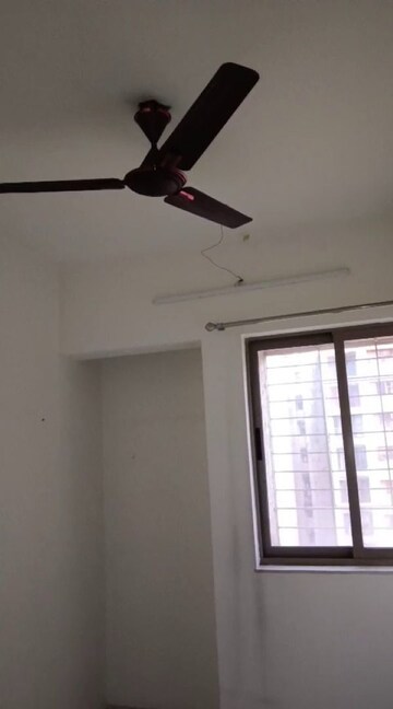 Room in 2 BHK Apartment at Lodha Splendora, Ghodbunder Road – for Rent