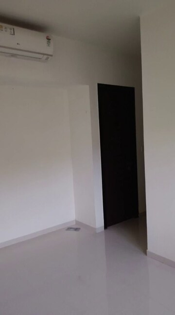 Room in 2 BHK Apartment at Lodha Splendora, Ghodbunder Road – for Rent