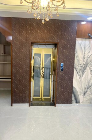 Lift in 5 BHK Independent House at Udai Nagar – for Sale