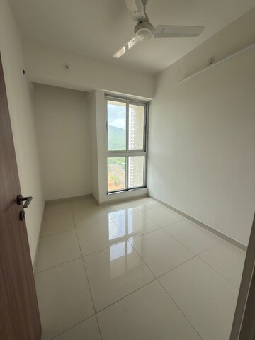 2 BHK Apartment For Rent in Godrej Emerald, Ghodbunder Road
