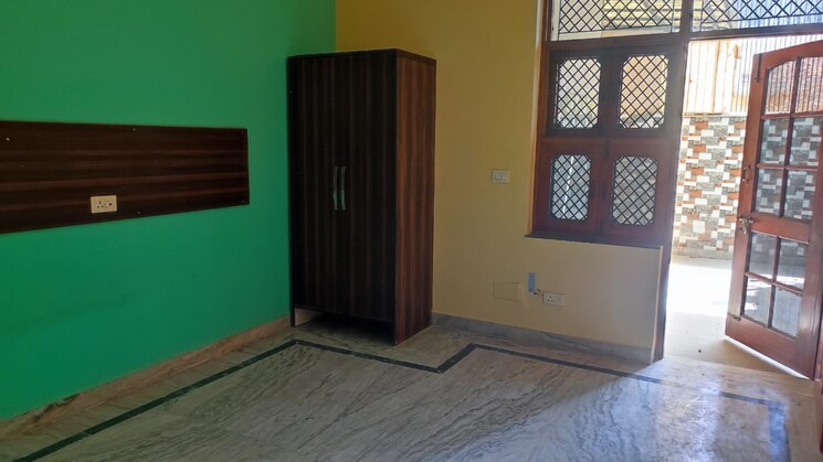 Room, sector 21d 2 Bedroom 1500 Sq.Ft. Villa In Sector 21d Faridabad 9001497