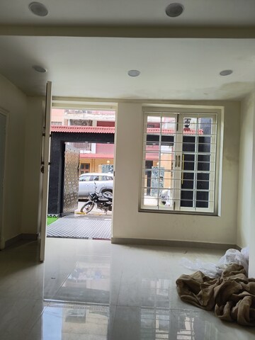 Room in 4 BHK Apartment at Sarita Vihar – for Rent